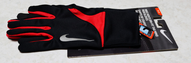 DRI-FIT_TAILWIND_RUN_GLOVES_001.jpg