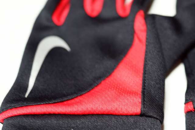 DRI-FIT_TAILWIND_RUN_GLOVES_005.jpg