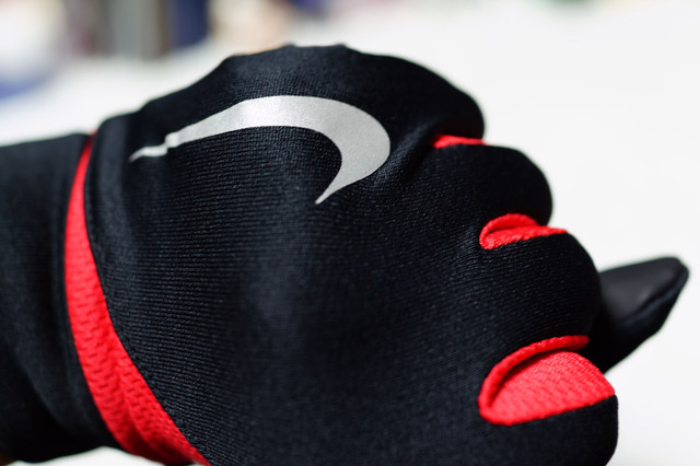 DRI-FIT_TAILWIND_RUN_GLOVES_009.jpg