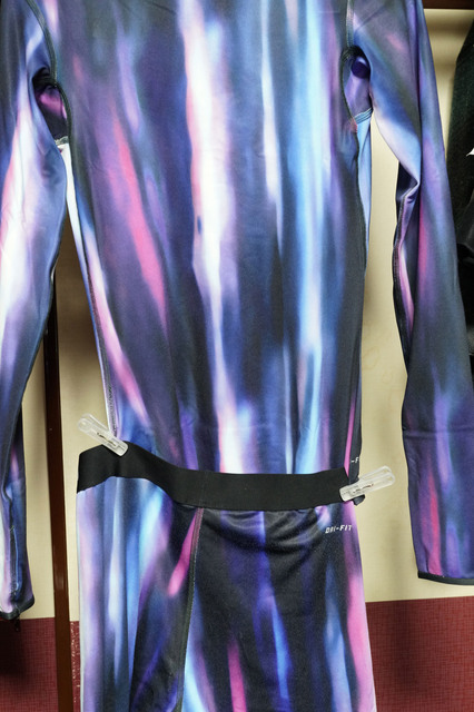HYPERWARM_FITTED_AURORA_HALF_ZIP_SHIRT_005.jpg