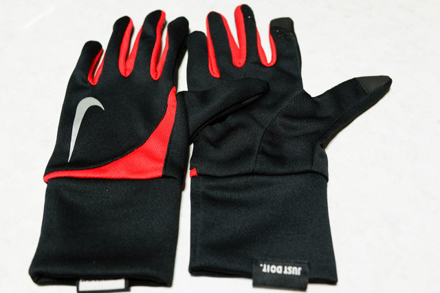 DRI-FIT_TAILWIND_RUN_GLOVES_004.jpg