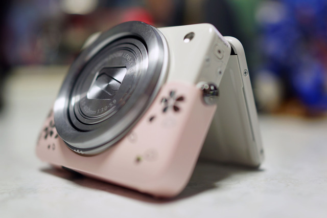 PowerShot_N_100.jpg